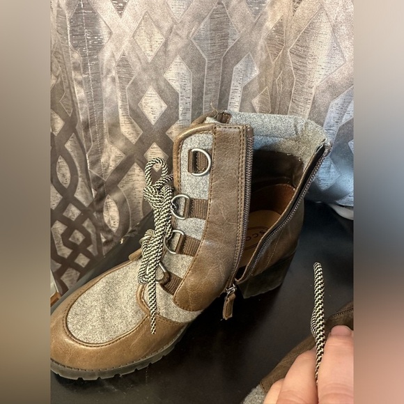 Scoop Women’s Brown and Gray Low Heel Boots Size 9 - Picture 6 of 16